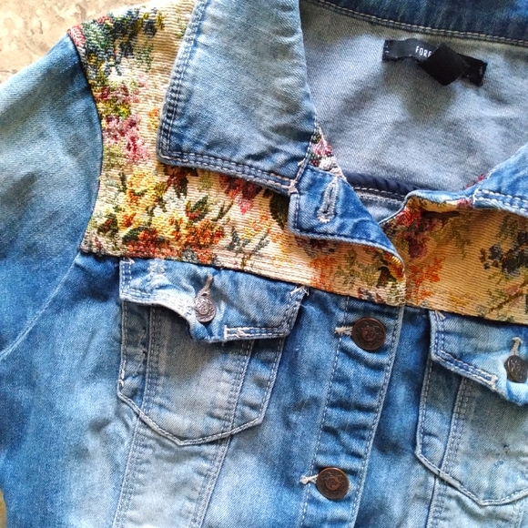 Forever 21 Distressed denim jacket, size M - Picture 2 of 7